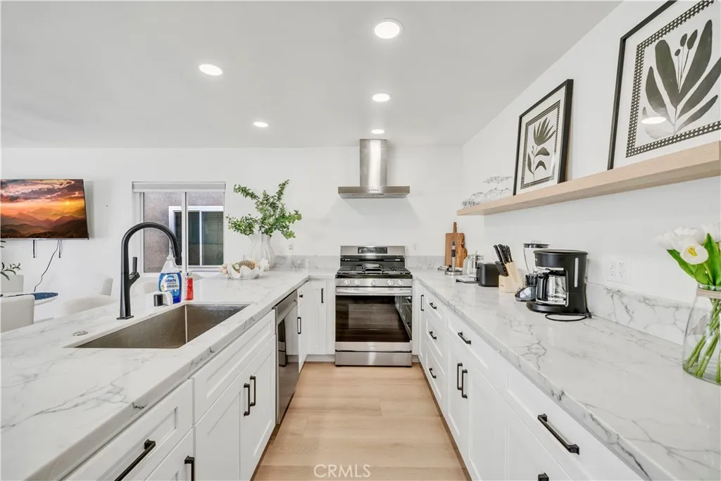 920 W Balboa, Newport Beach, California 92661 — photo 5