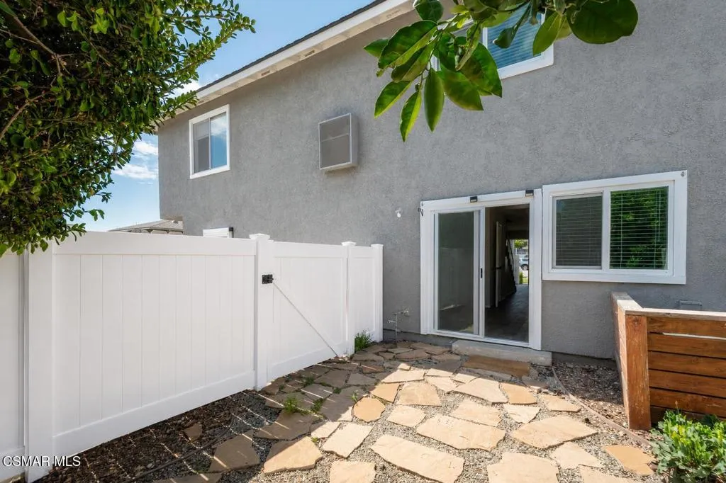 Highwood vinyl fence 2
