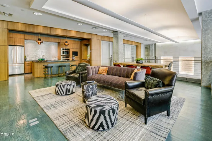840 E Green St - Lobby-010
