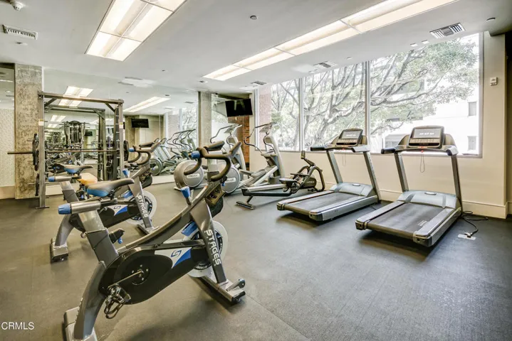840 E Green St - Lobby-015