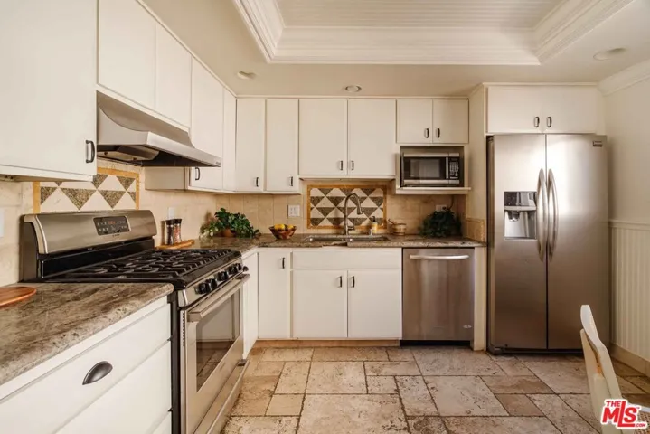 17158 Palisades Circle, Pacific Palisades, California 90272