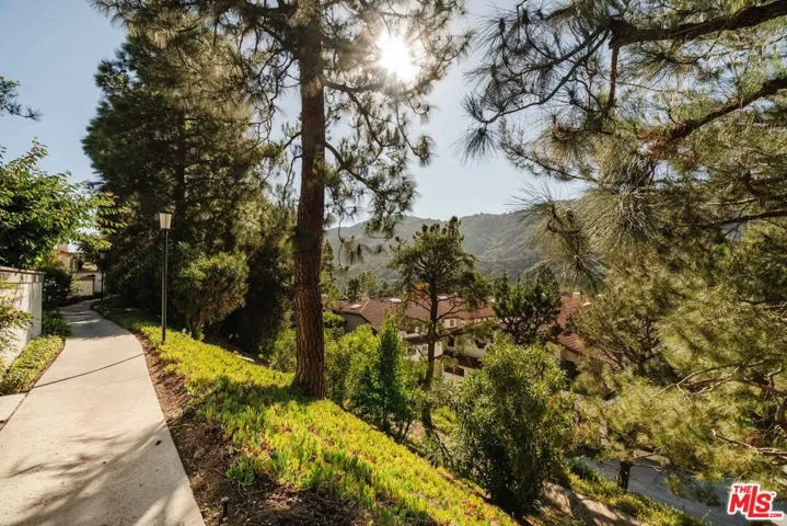 17158 Palisades Circle, Pacific Palisades, California 90272