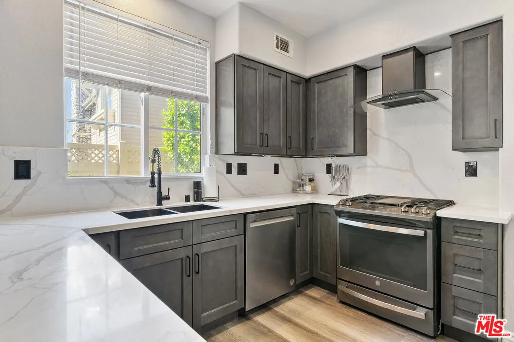 432 Middlebury Ct