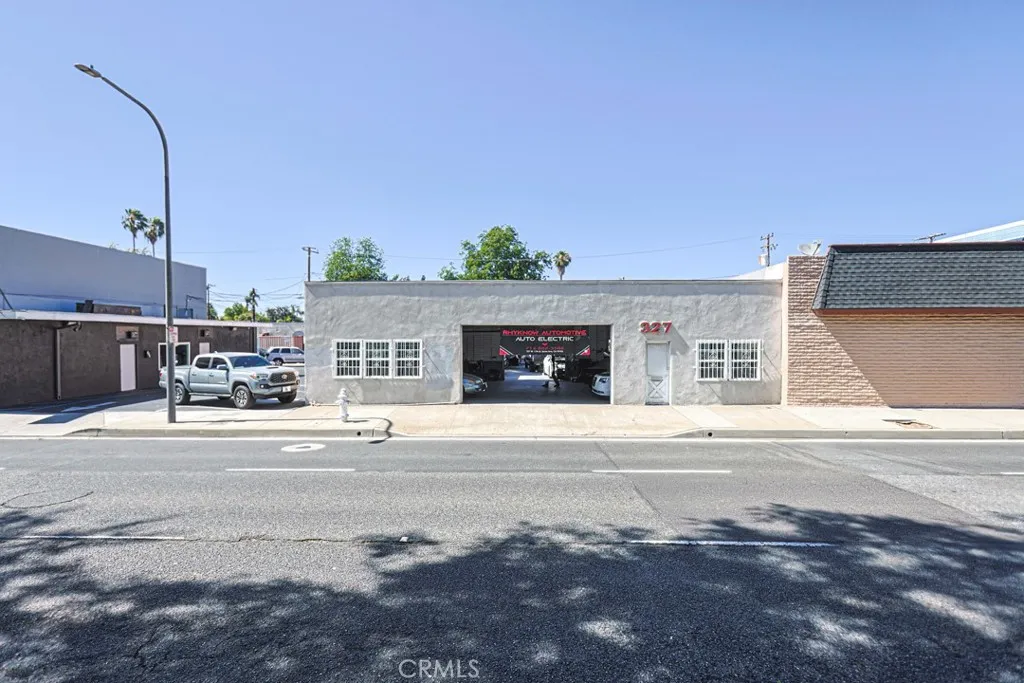 327 W 17th
