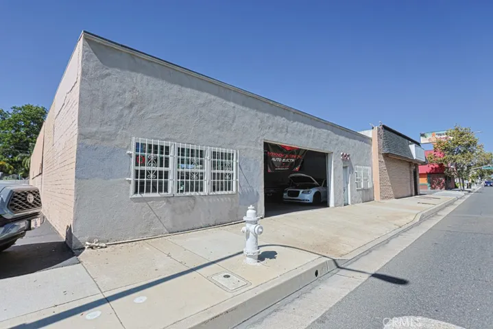 327 W 17th, Santa Ana, California 92706