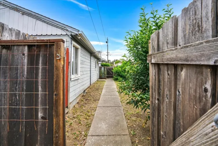 20583 Cambridge Avenue, Hayward, California 94541