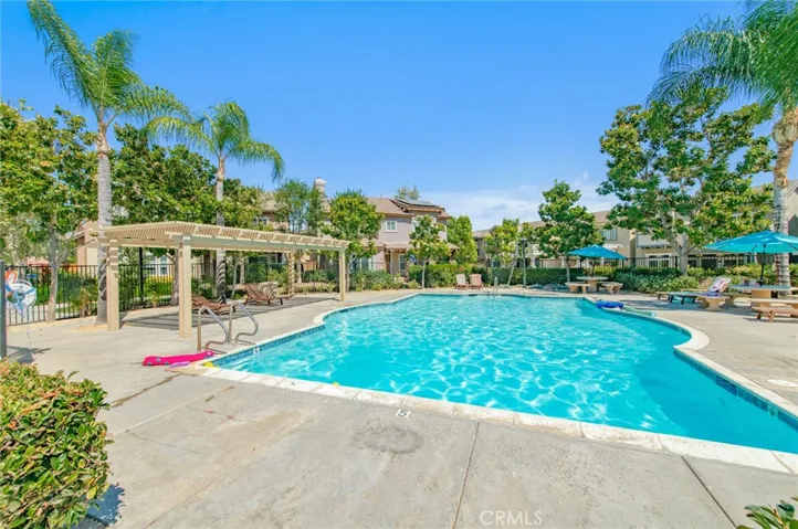 Year-round heated community pool & spa