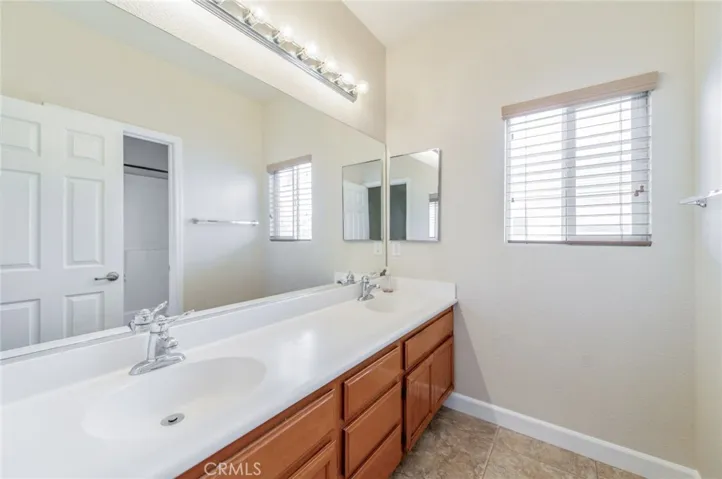 The 2nd bathroom with dual sinks and a shower-over-tub