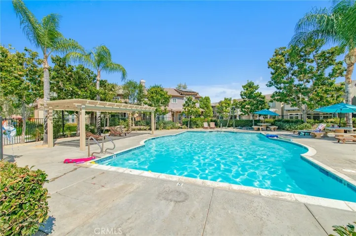 Year-round heated community pool & spa