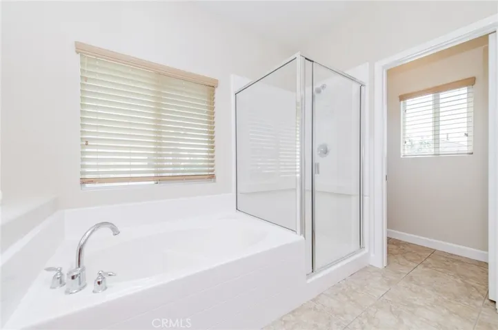 Dual sinks, soaking tub, and separate shower