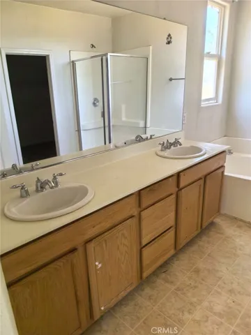 6633 Meadowlark, Winton, California 95388