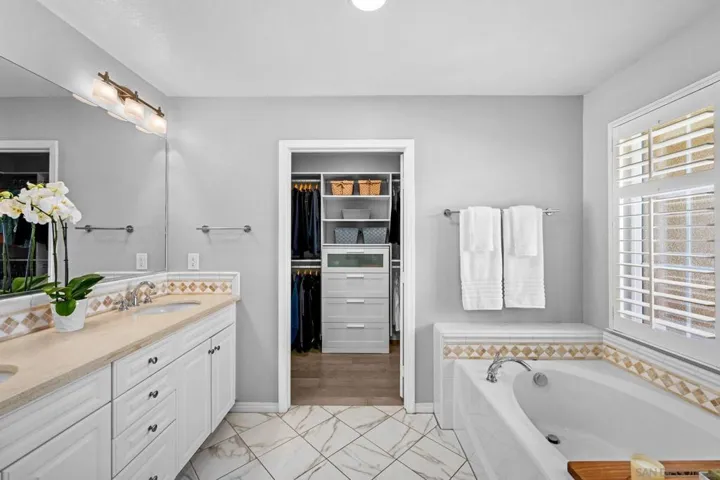 3598 Summit Trail, Carlsbad, California 92010