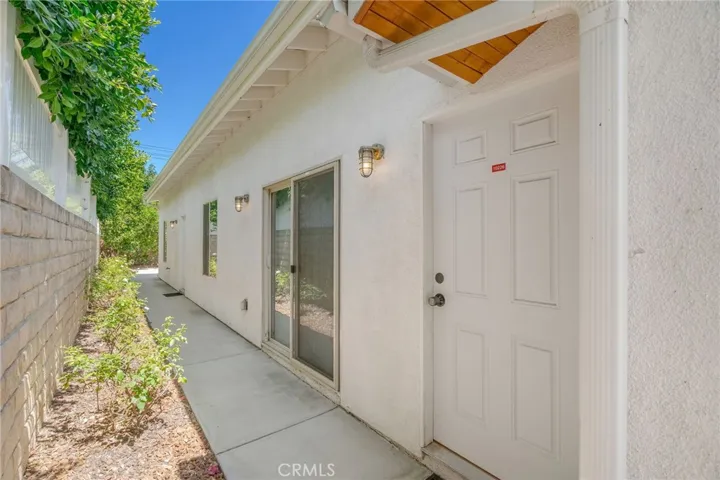10228 Encino Avenue, Northridge, California 91325