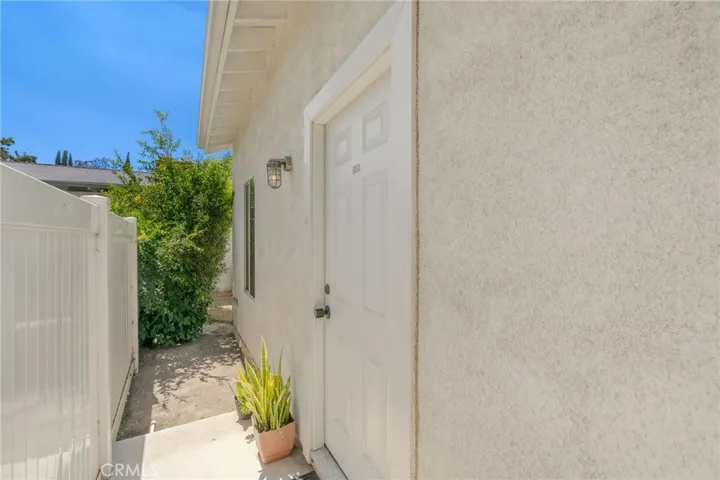 10228 Encino Avenue, Northridge, California 91325