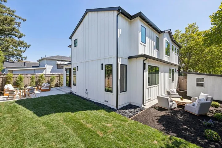 401 Grand Street, Redwood City, California 94062