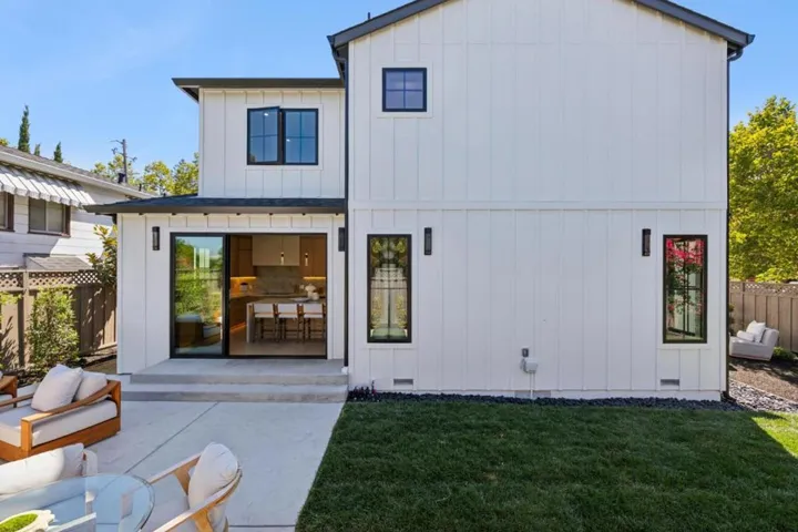 401 Grand Street, Redwood City, California 94062