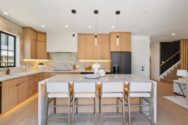 401 Grand Street, Redwood City, California 94062