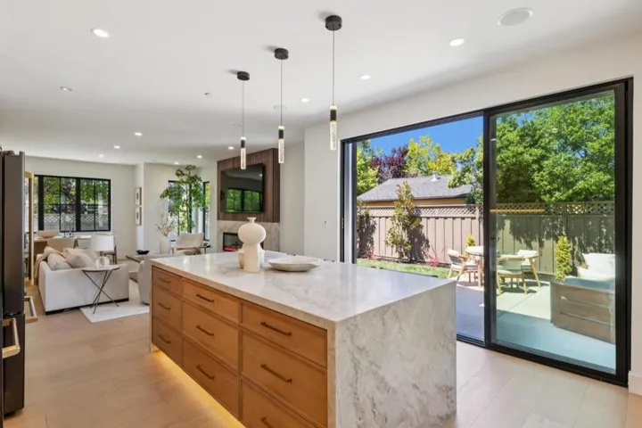 401 Grand Street, Redwood City, California 94062