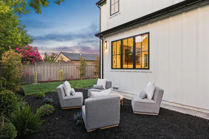 401 Grand Street, Redwood City, California 94062
