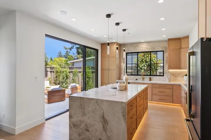 401 Grand Street, Redwood City, California 94062
