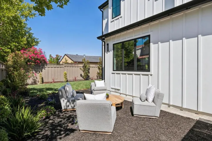401 Grand Street, Redwood City, California 94062
