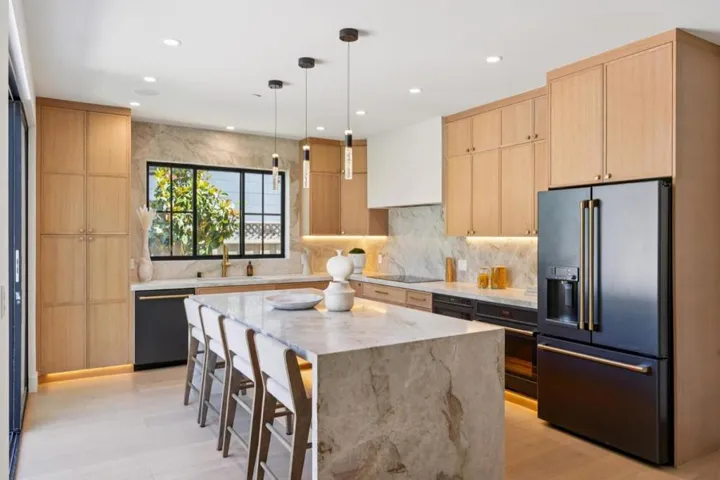 401 Grand Street, Redwood City, California 94062