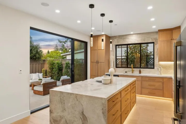 401 Grand Street, Redwood City, California 94062
