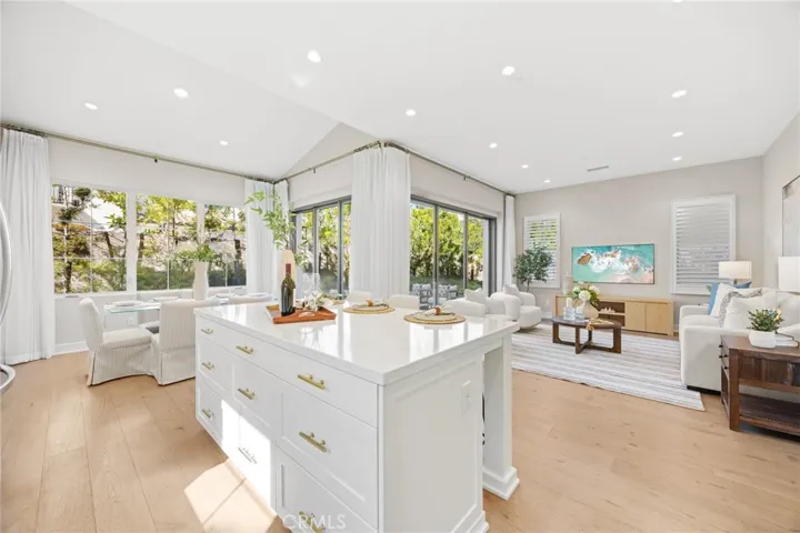 149 Winnett, Irvine, California 92602