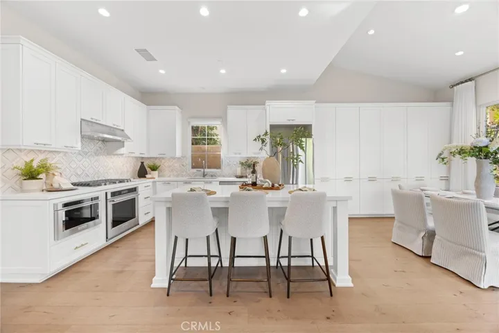 149 Winnett, Irvine, California 92602