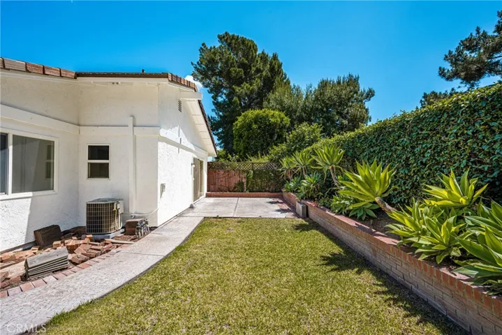 12 Blackswan, Irvine, California 92604