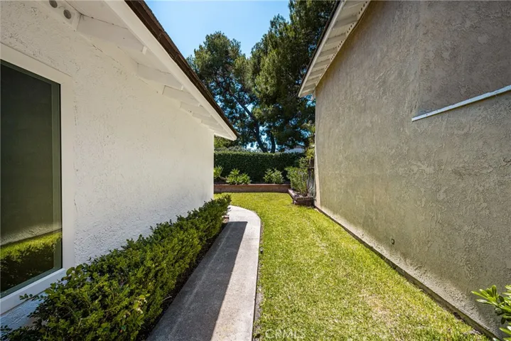 12 Blackswan, Irvine, California 92604