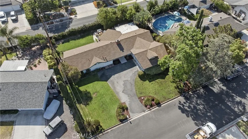 13032 Earlham, Santa Ana, California 92705