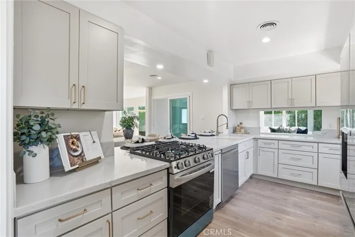 13032 Earlham, Santa Ana, California 92705