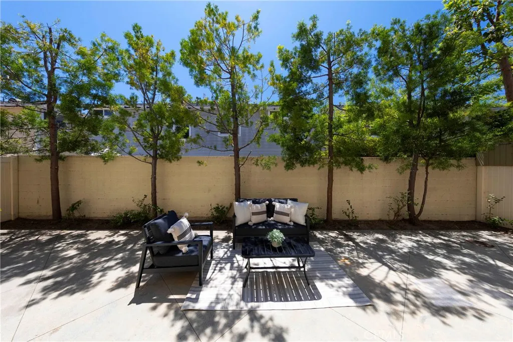 Mature trees for shade & privacy