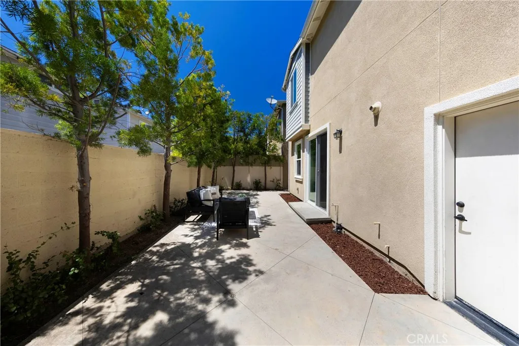 Low-maintenance concrete patio