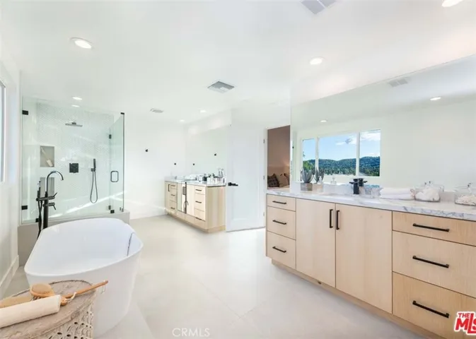 23534 Aetna, Woodland Hills, California 91367