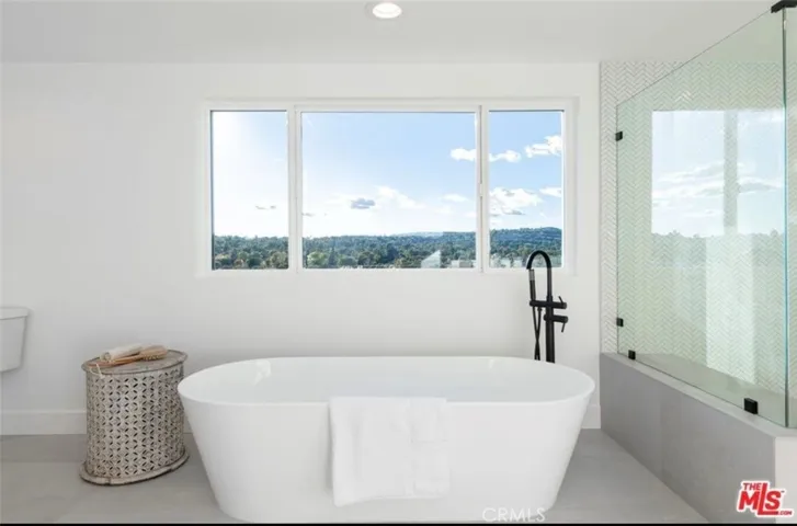 23534 Aetna, Woodland Hills, California 91367