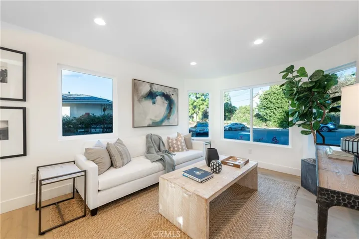23534 Aetna, Woodland Hills, California 91367