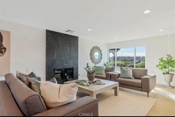 23534 Aetna, Woodland Hills, California 91367