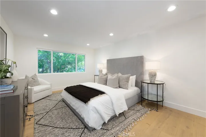23534 Aetna, Woodland Hills, California 91367