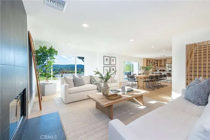 23534 Aetna, Woodland Hills, California 91367