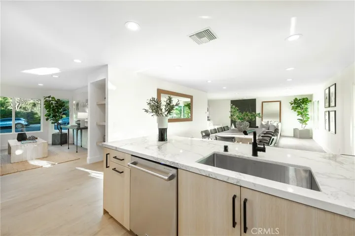 23534 Aetna, Woodland Hills, California 91367