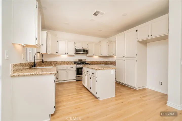 13637 Larkspur Court, Victorville, California 92394