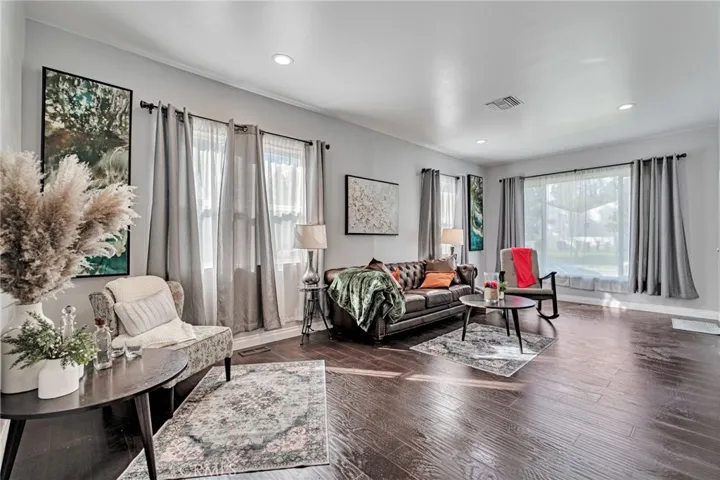 70 W Claremont St, Pasadena, California 91103