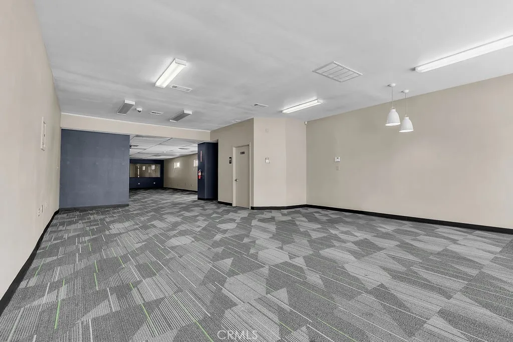 3583 E 1st