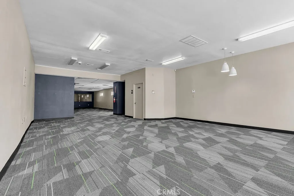 3583 E 1st