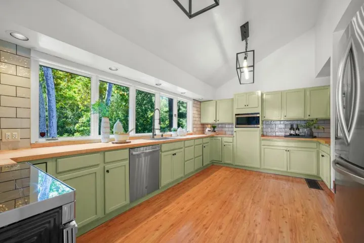 21474 Almaden Road, San Jose, California 95120