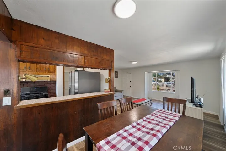 Dining Area & Kitchen
