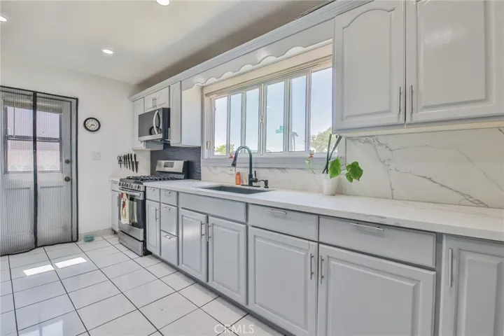 164 E 235th Street, Carson, California 90745