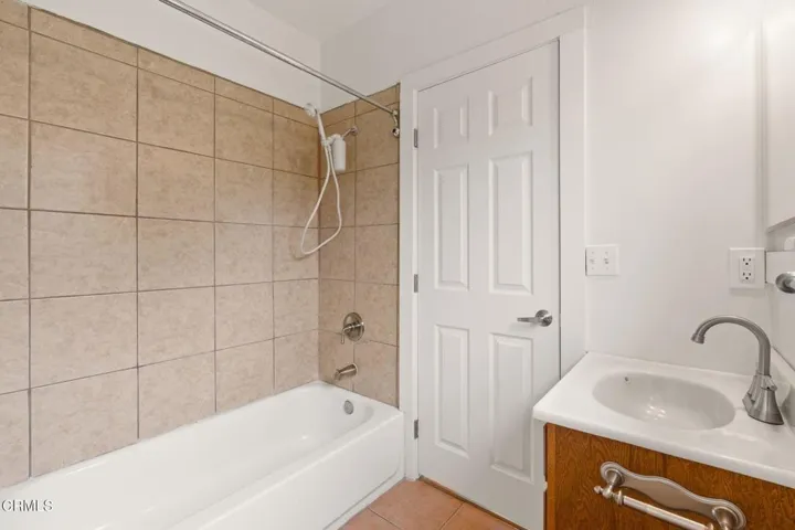 449_Clay_St-Bathroom 1